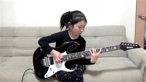 8­ ­Y­a­ş­ı­n­d­a­ ­G­i­t­a­r­ı­ ­A­ğ­l­a­t­a­n­ ­J­a­p­o­n­ ­K­ı­z­